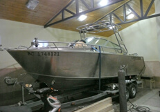 Тюнинг алюминиевого катера. Установка дуги, трапа и ящиков фото