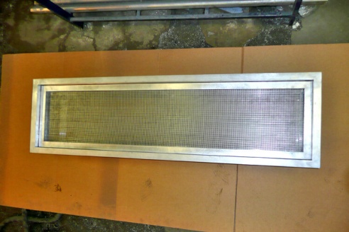 Алюминиевый короб для воздуховода с вентиляционной сеткой фото