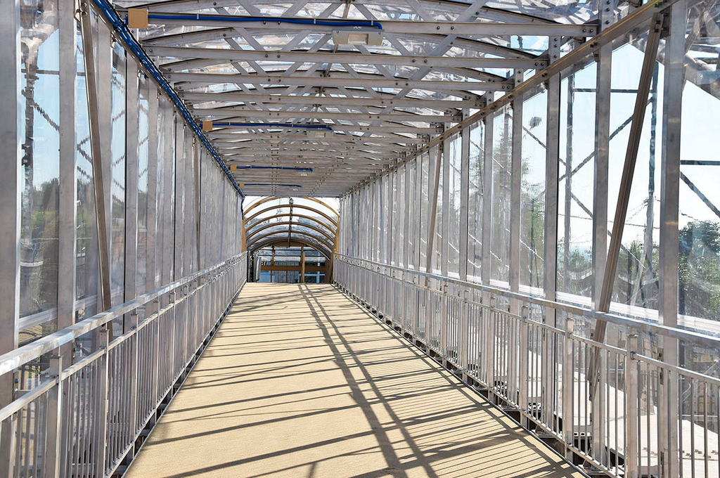 Пешеходный мост из алюминия